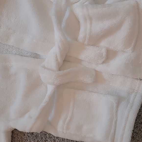 White Hooded Baby Robe with Tassel | 6-12M - Picture 3 of 5